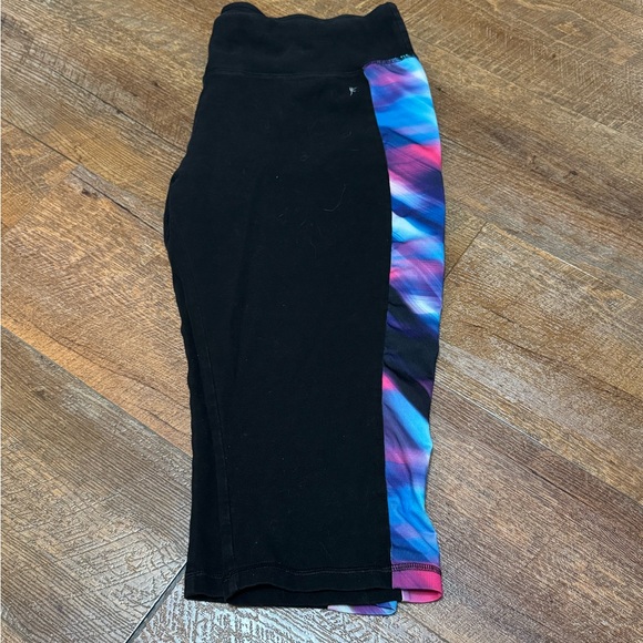 Danskin Now Statement Cropped Yoga Leggings - Picture 2 of 3